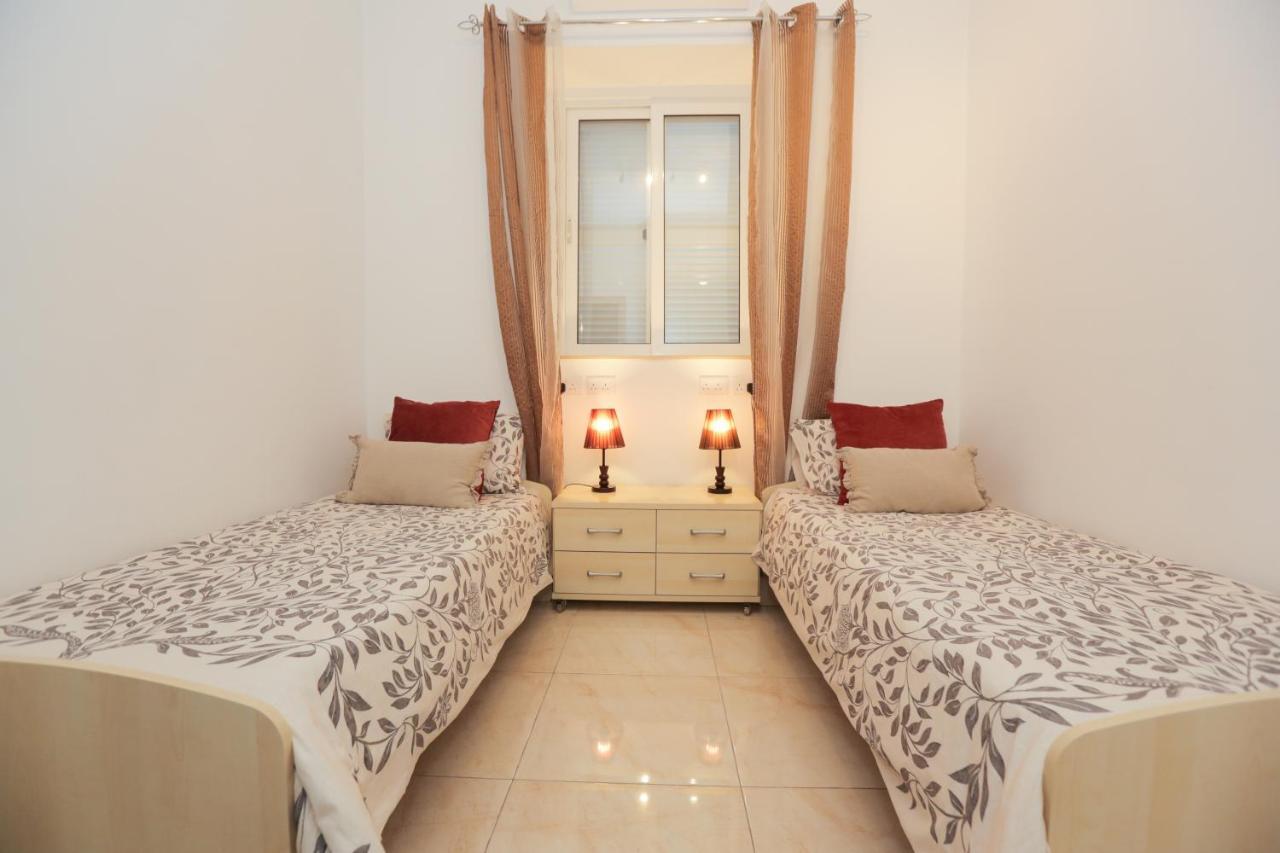 Valletta Triton Apartment Esterno foto